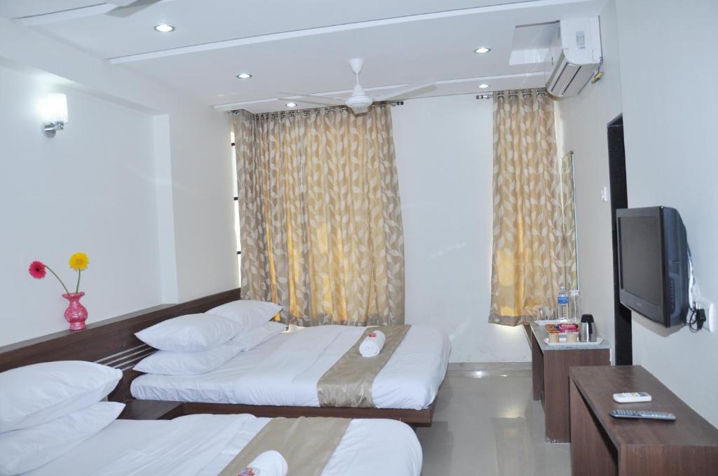 Sai Srushti Hotel Sirdi Kültér fotó