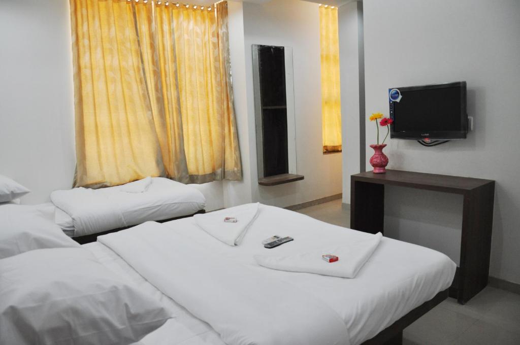 Sai Srushti Hotel Sirdi Szoba fotó